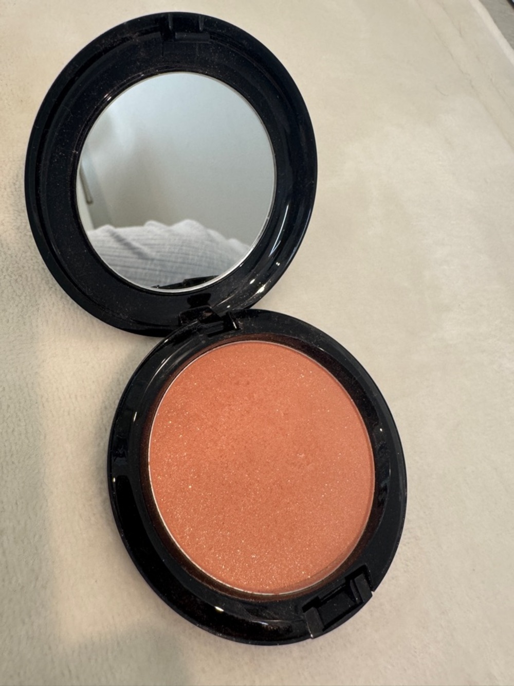MAC limited Edition Fafi Sassed Up Irridescent Powder - Picture 4 of 5